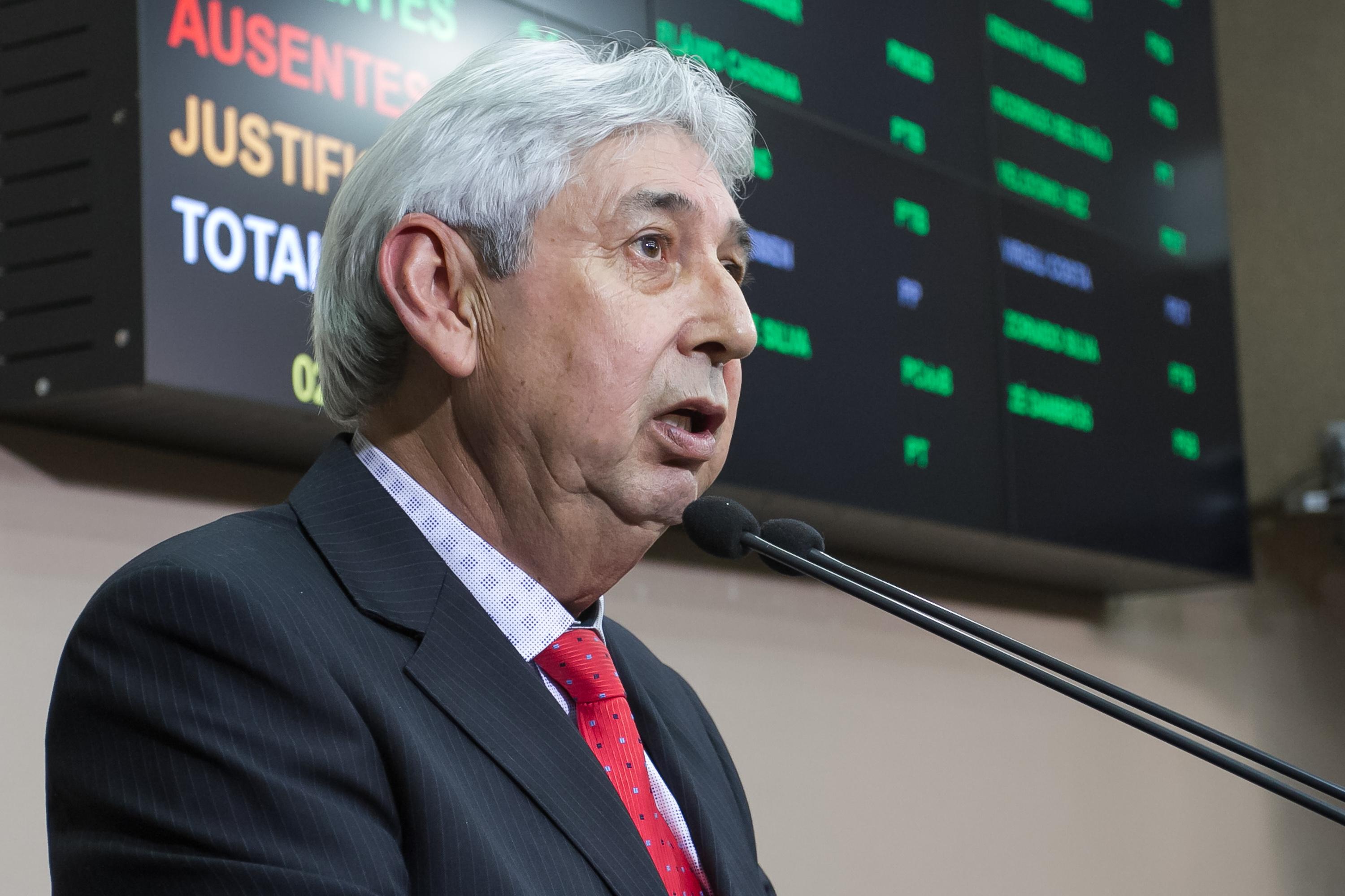 Adelino Teles critica fortemente a nomeação de Lula para a chefia da Casa Civil
