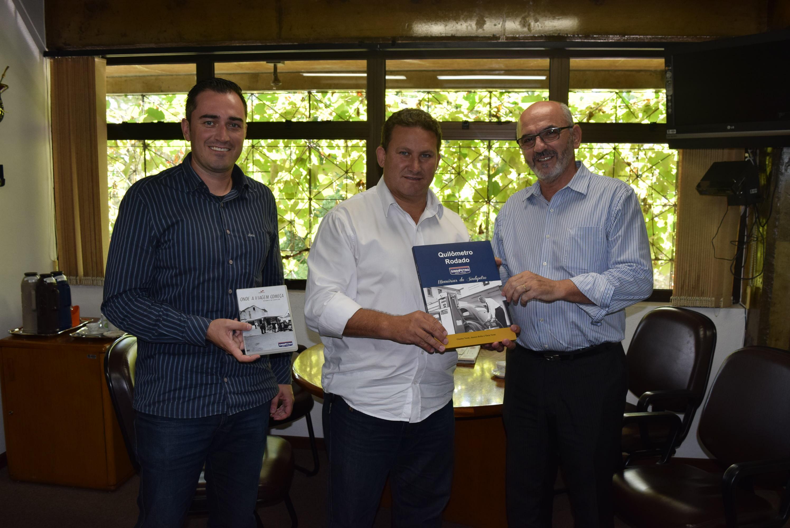 Leia mais sobre Sindipetro faz entrega de livro à Câmara Municipal de Caxias do Sul