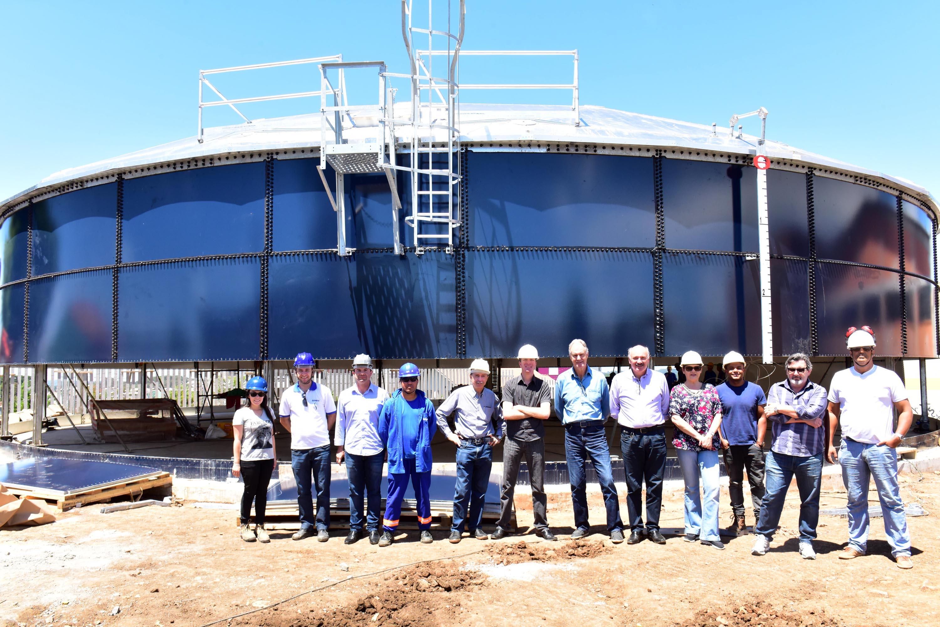 Leia mais sobre Adiló verifica andamento das obras de novo reservatório de água para a Zona Sul
