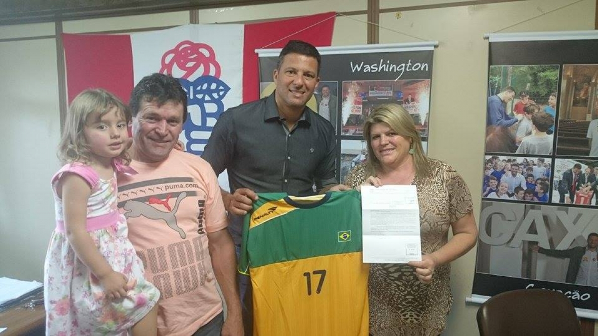 Leia mais sobre Vereador Washington recebe família do atleta caxiense Alexandro Pozzer, o Tchê, da Seleção Brasileira de Handebol Masculino