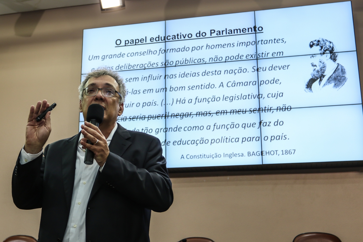 Função educativa do poder Legislativo é destaque em palestra na Câmara Municipal de Caxias