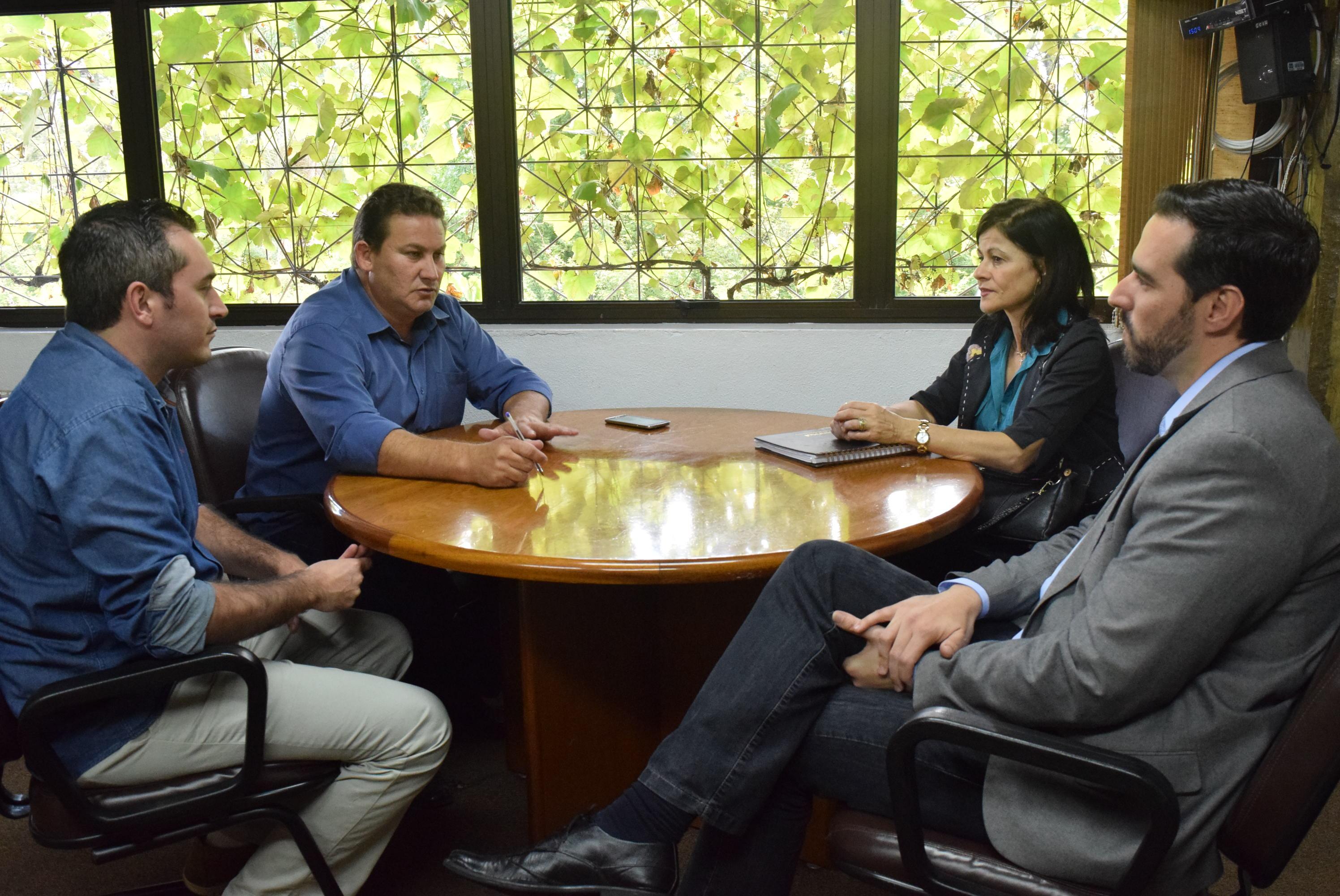 Leia mais sobre Presidente Edi Carlos recebe a visita de gerentes do Banrisul