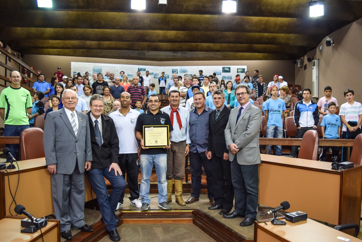 Câmara homenageia os 10 anos da Escola de Futsal Mampituba