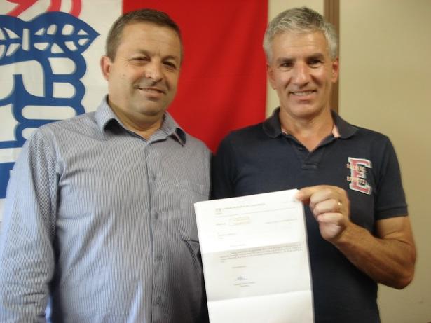 Vereador Velocino Uez recebe atleta campeão da Taça Ouro do Municipal de Bocha