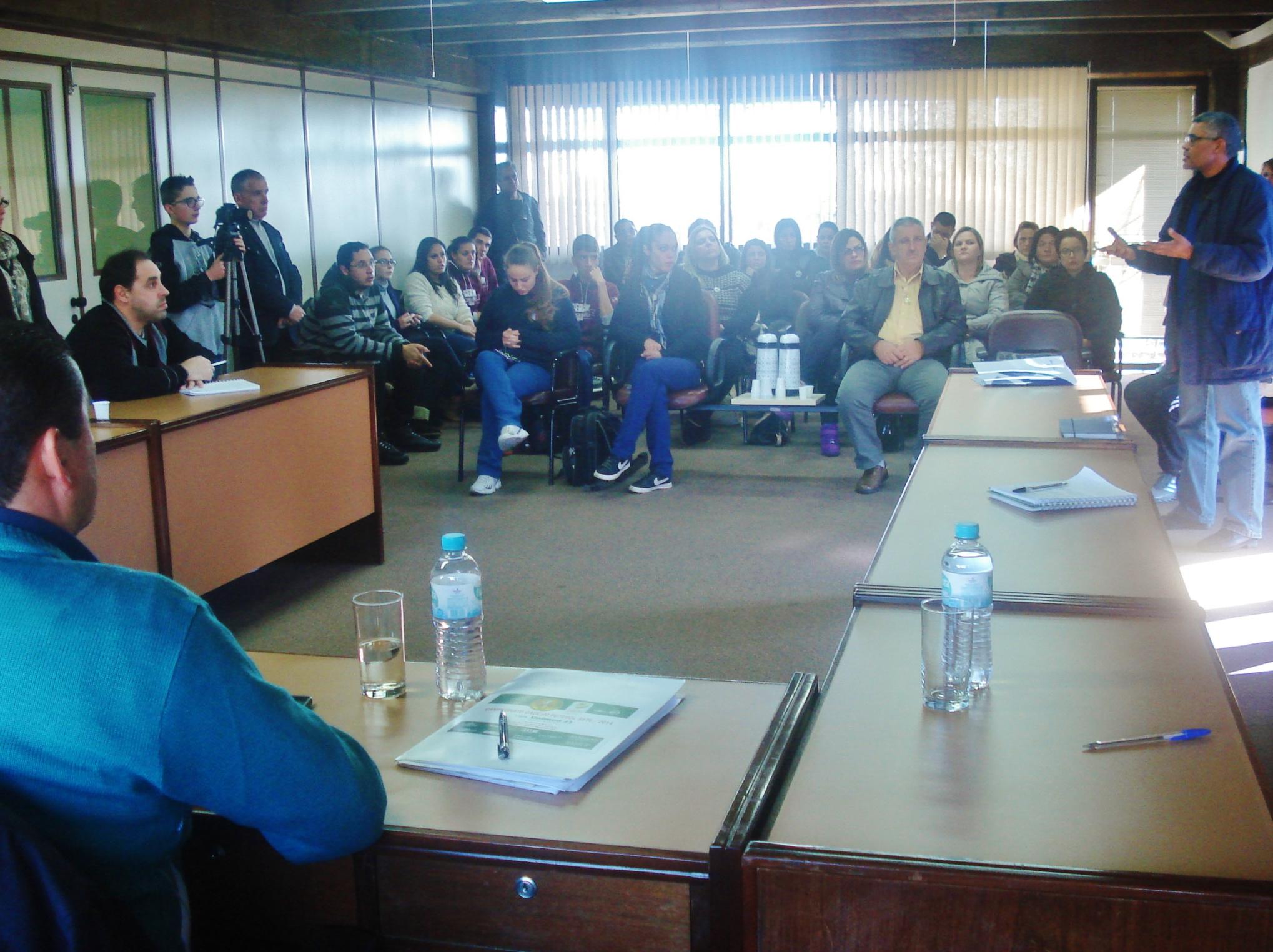 Comissão de Educação ouve a comunidade escolar do Instituto Cristóvão de Mendoza