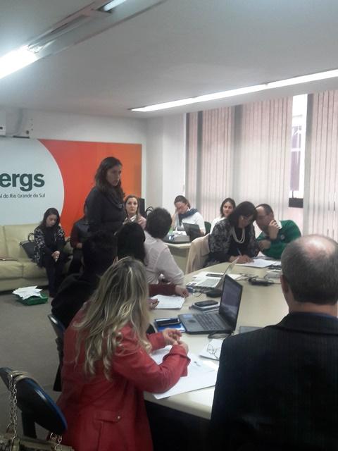 Denise Pessôa participa de reunião para reivindicar a abertura do curso de Pedagogia pela UERGS em Caxias do Sul