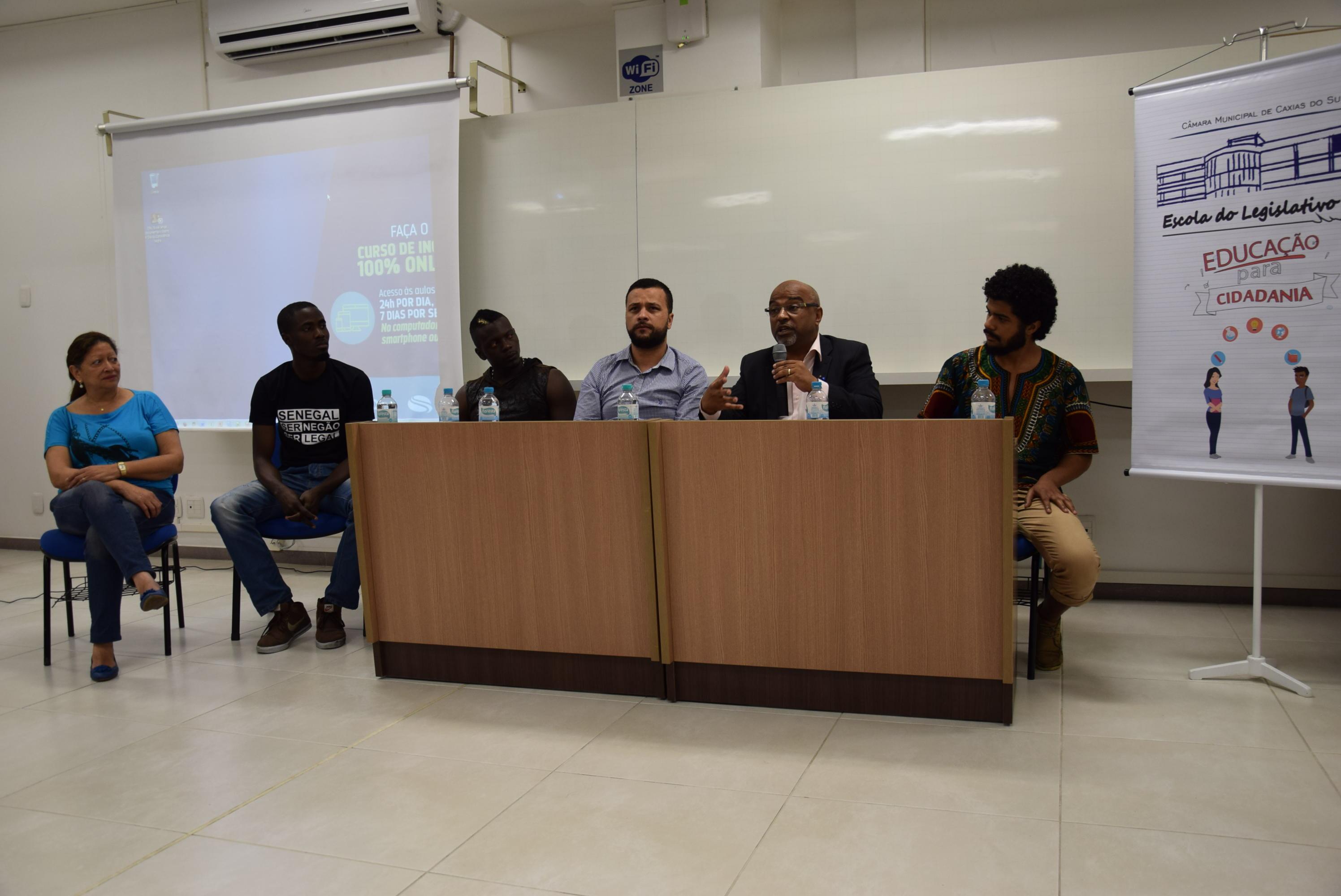 Cine debate coordenado pela Escola do Legislativo mobiliza discussões sobre a população negra em Caxias e no país