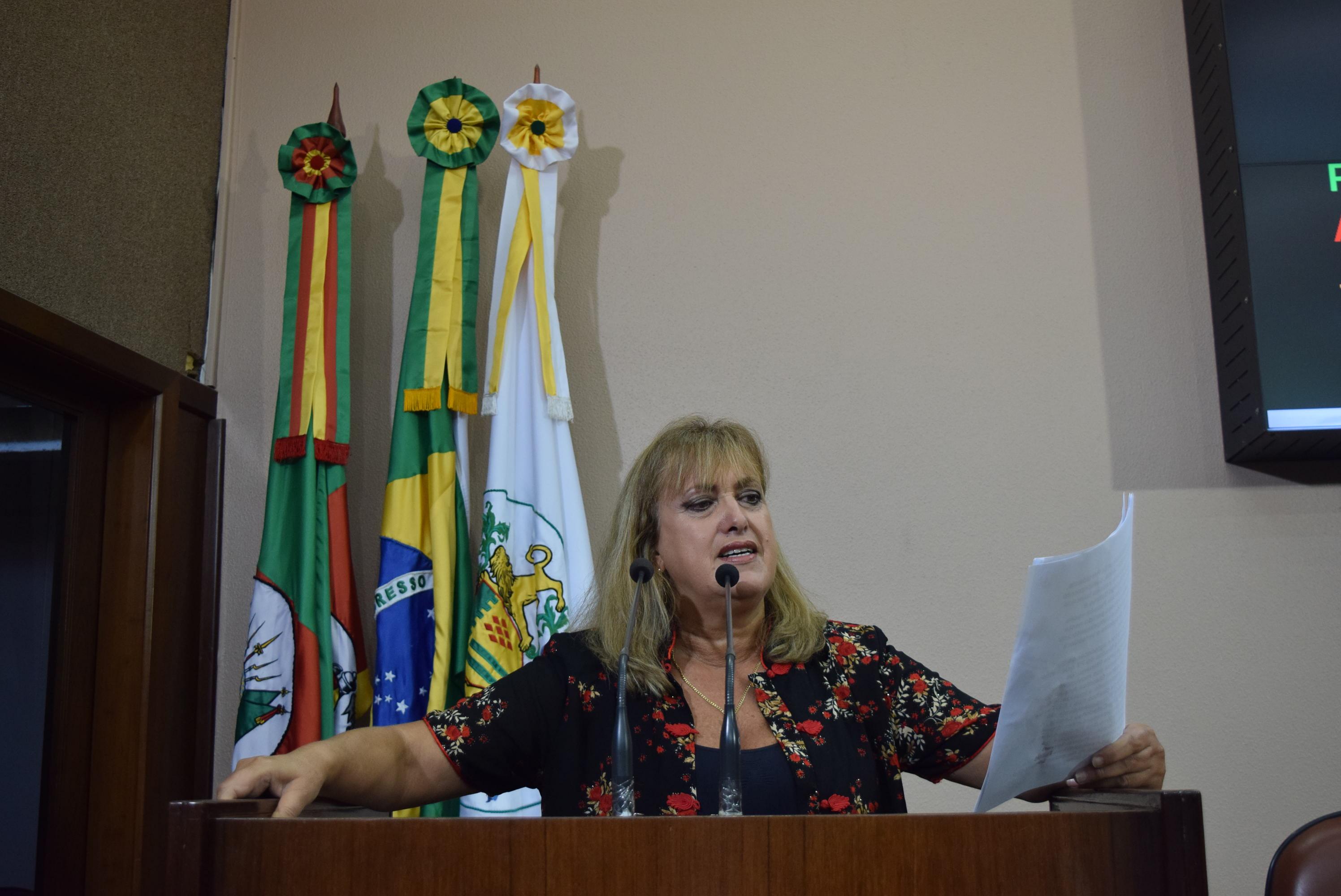 Leia mais sobre Ana Corso critica processo de impeachment a que está sendo submetida a primeira mulher presidente do Brasil