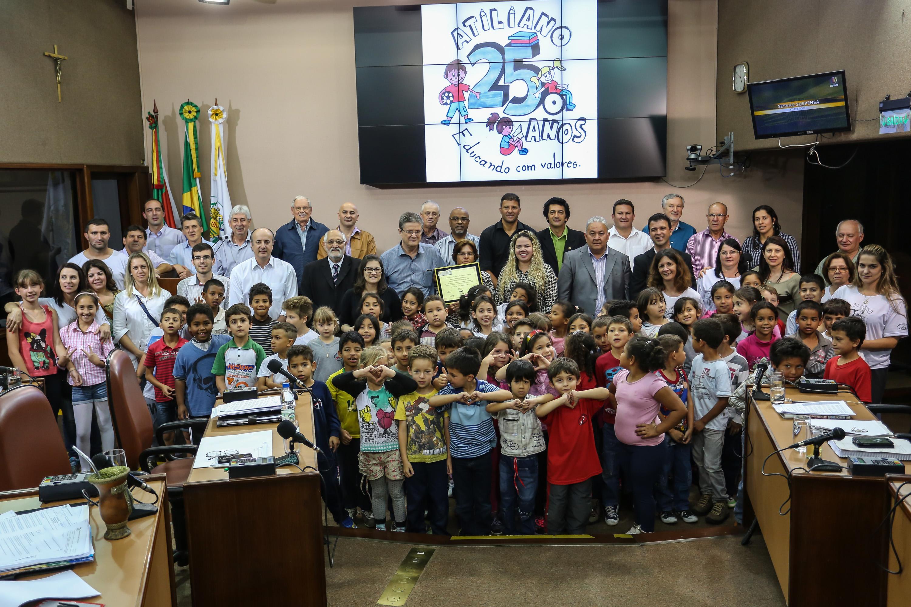 Trajetória da Escola Municipal Atiliano Pinguelo é reconhecida pela Câmara Municipal
