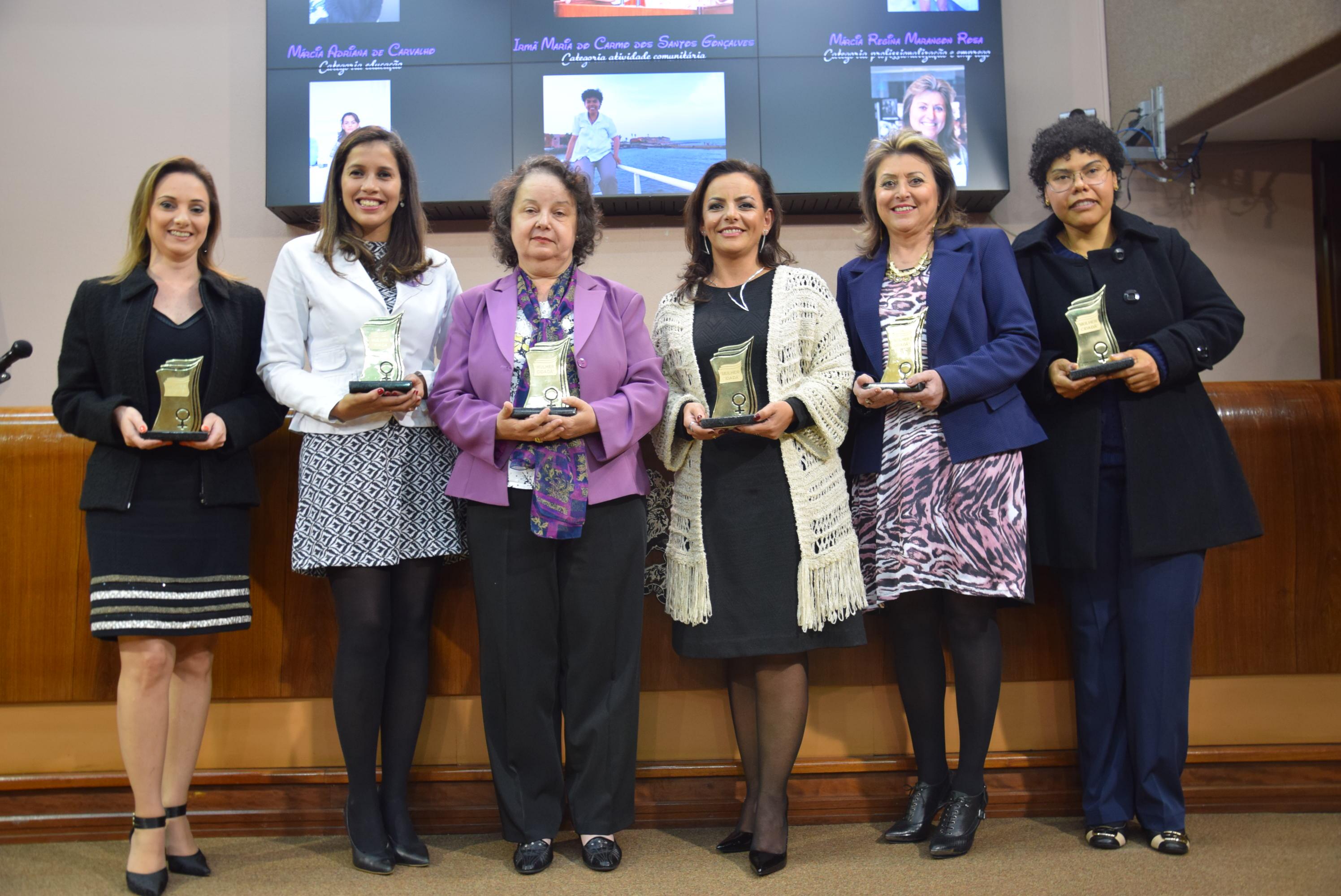 Leia mais sobre Seis personalidades são contempladas com o Troféu Mulher Cidadã 2016