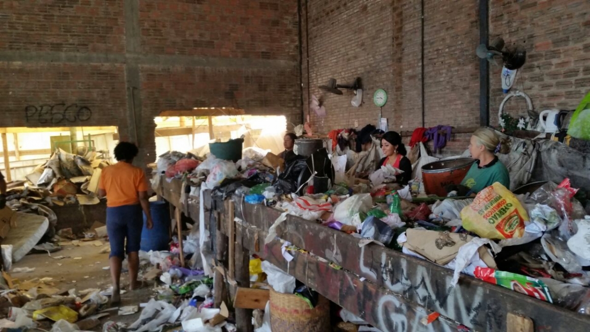 Leia mais sobre Pedro Incerti visita associação de recicladores de lixo
