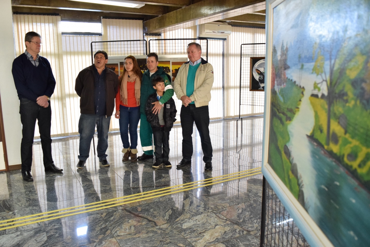 Câmara Municipal sedia exposição do pintor e gari Elton Paz Barreto