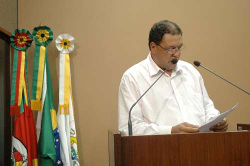 Assis Melo destaca ações do governo federal para evitar valorização do real