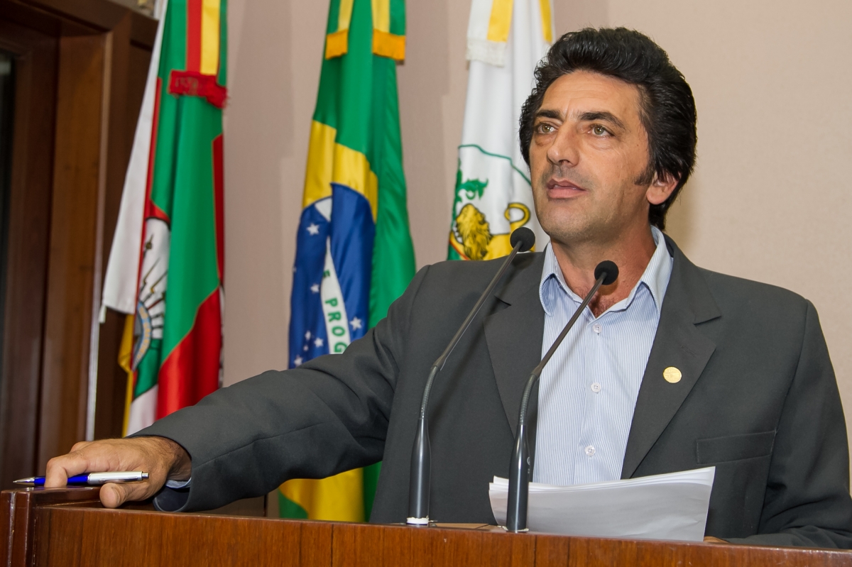 Arlindo Bandeira comemora a implantação do serviço de motolância no município