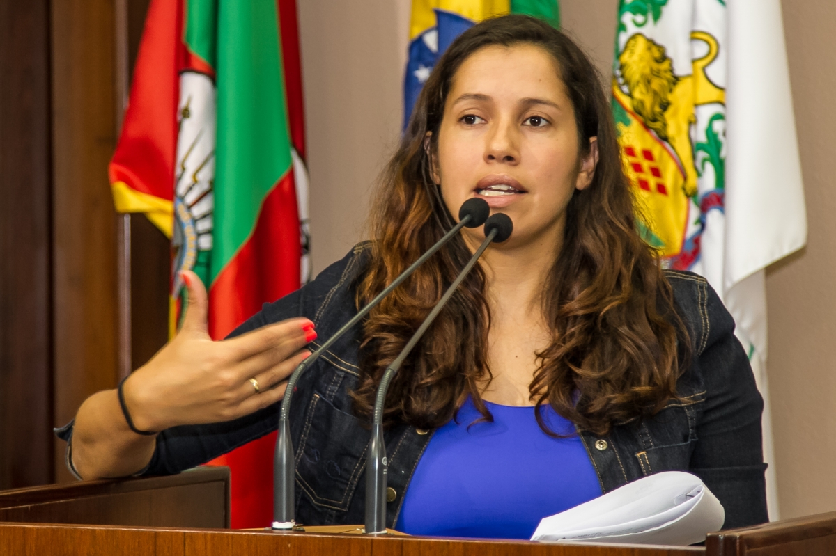 Denise Pessôa solicita atenção do município de Caxias a demandas na área da educação