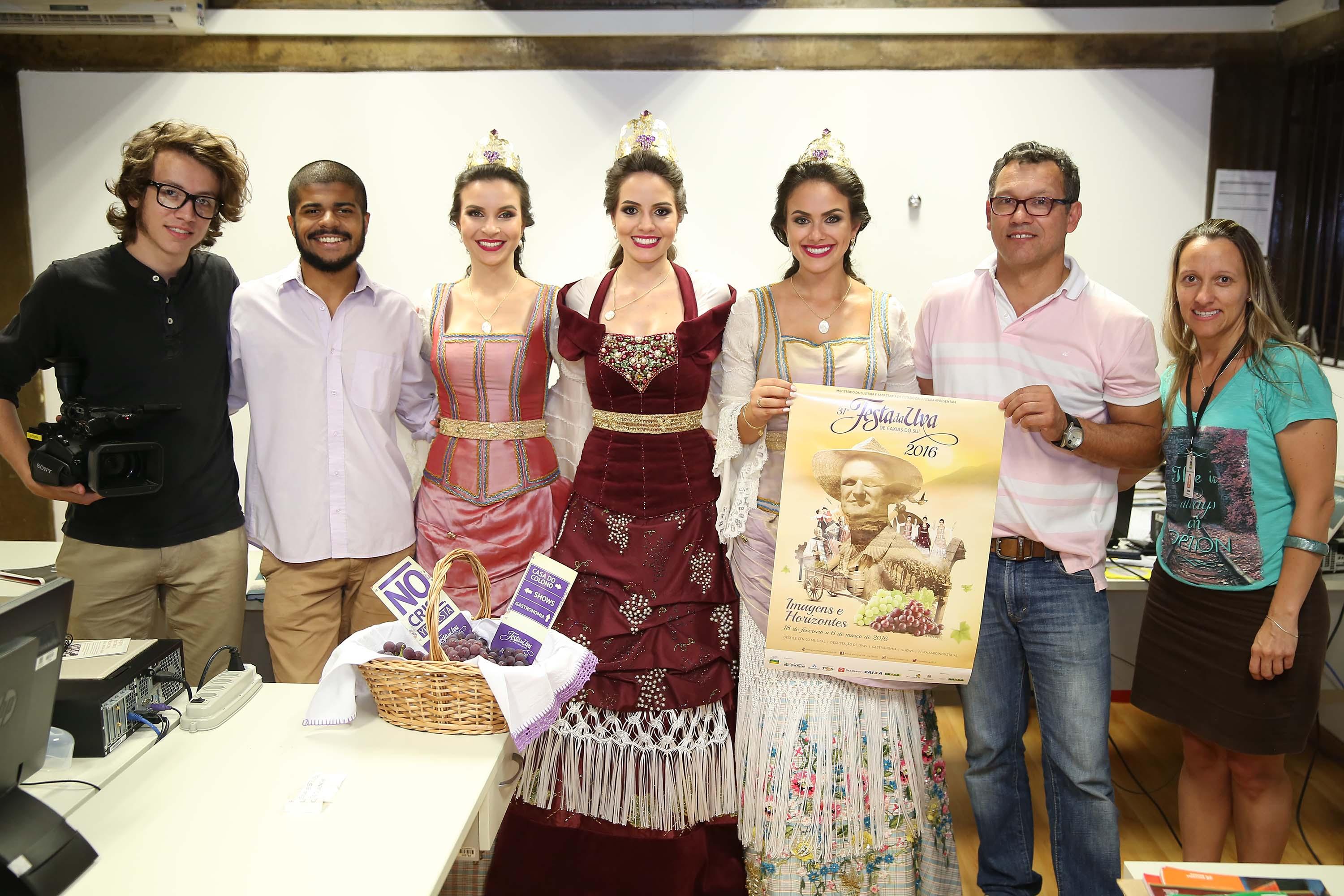 Soberanas da Festa da Uva 2016 visitam a TV Câmara Caxias