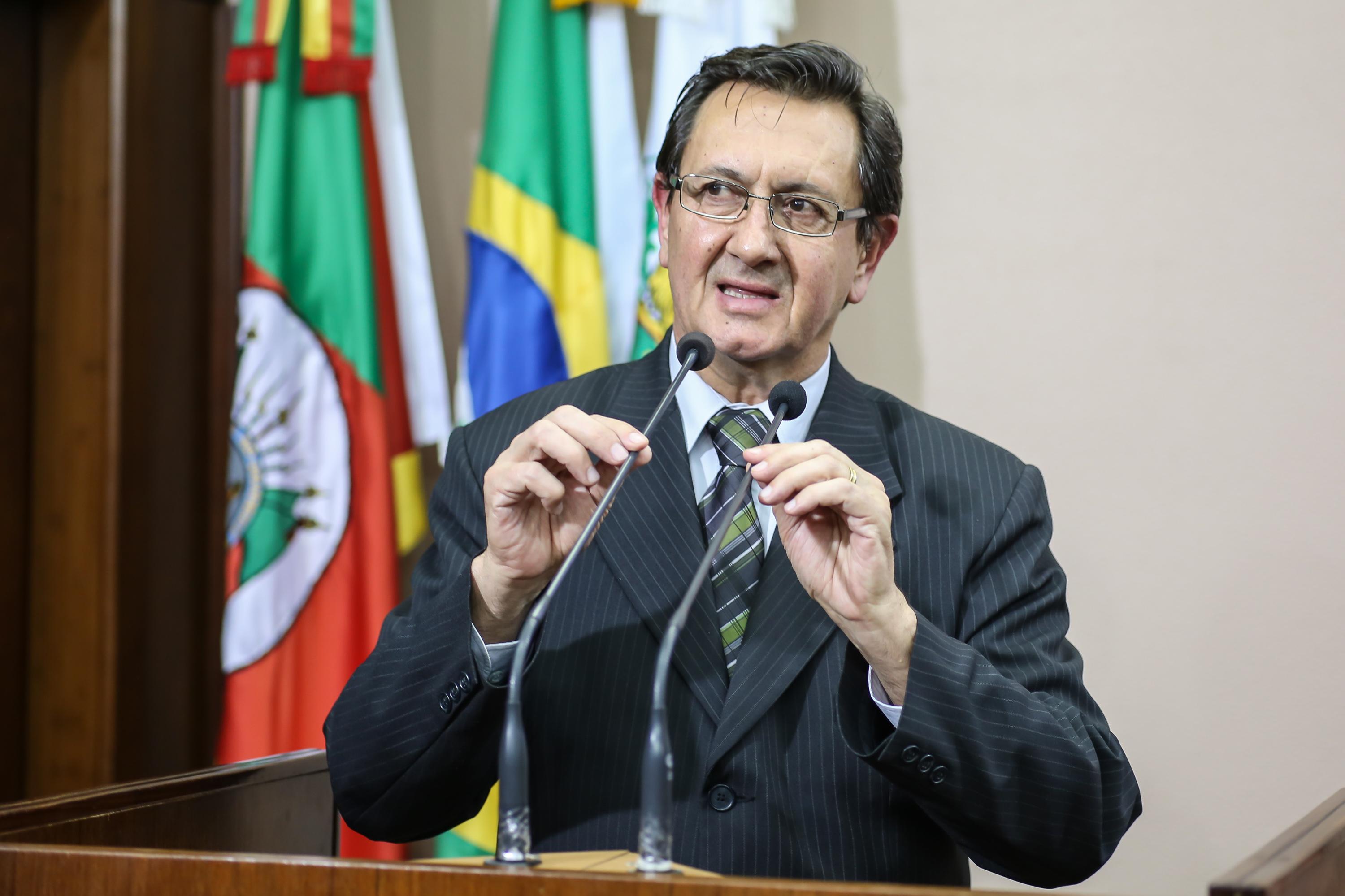 Leia mais sobre Zoraido Silva defende que o atual momento estimule reformas política e tributária