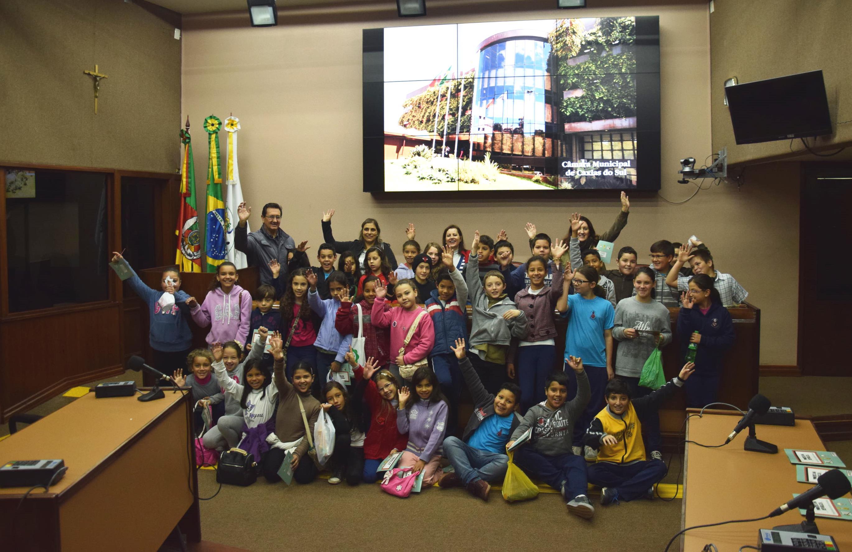 Leia mais sobre Estudantes da Escola Rosário São Francisco visitam o Legislativo caxiense 