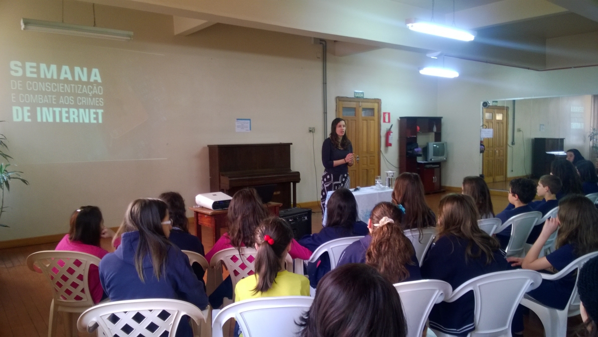 Denise Pessôa fala sobre proteção contra crimes cibernéticos na Escola Jesus Bom Pastor