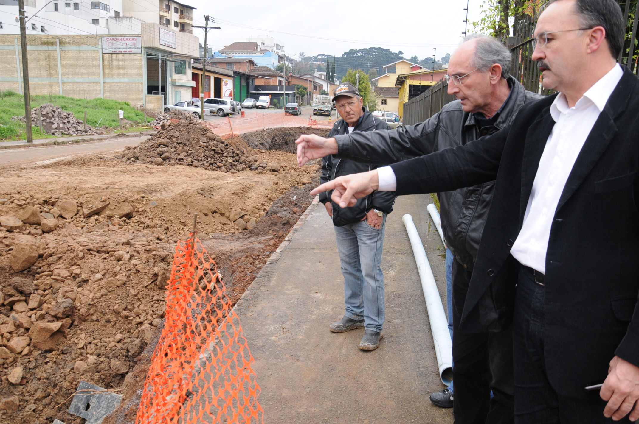 Leia mais sobre Mauro acompanha obras de construção da rede suplementar de macrodrenagem no bairro Garbin