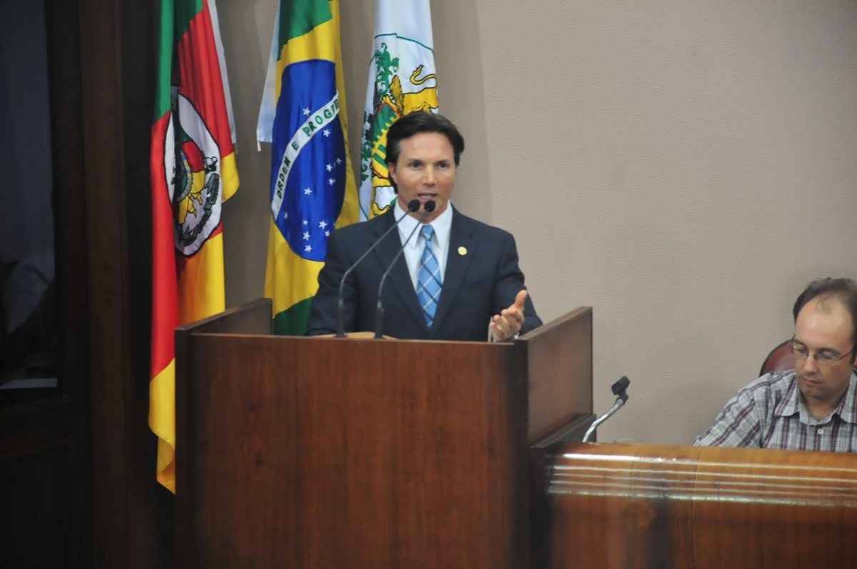 Daniel Guerra apresenta projeto para instituir o teste da linguinha aos recém-nascidos no município 