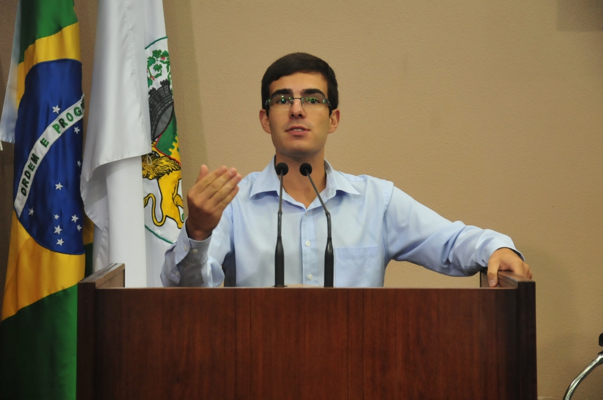  Rafael Bueno cobra ações da Secretaria de Educação do Estado