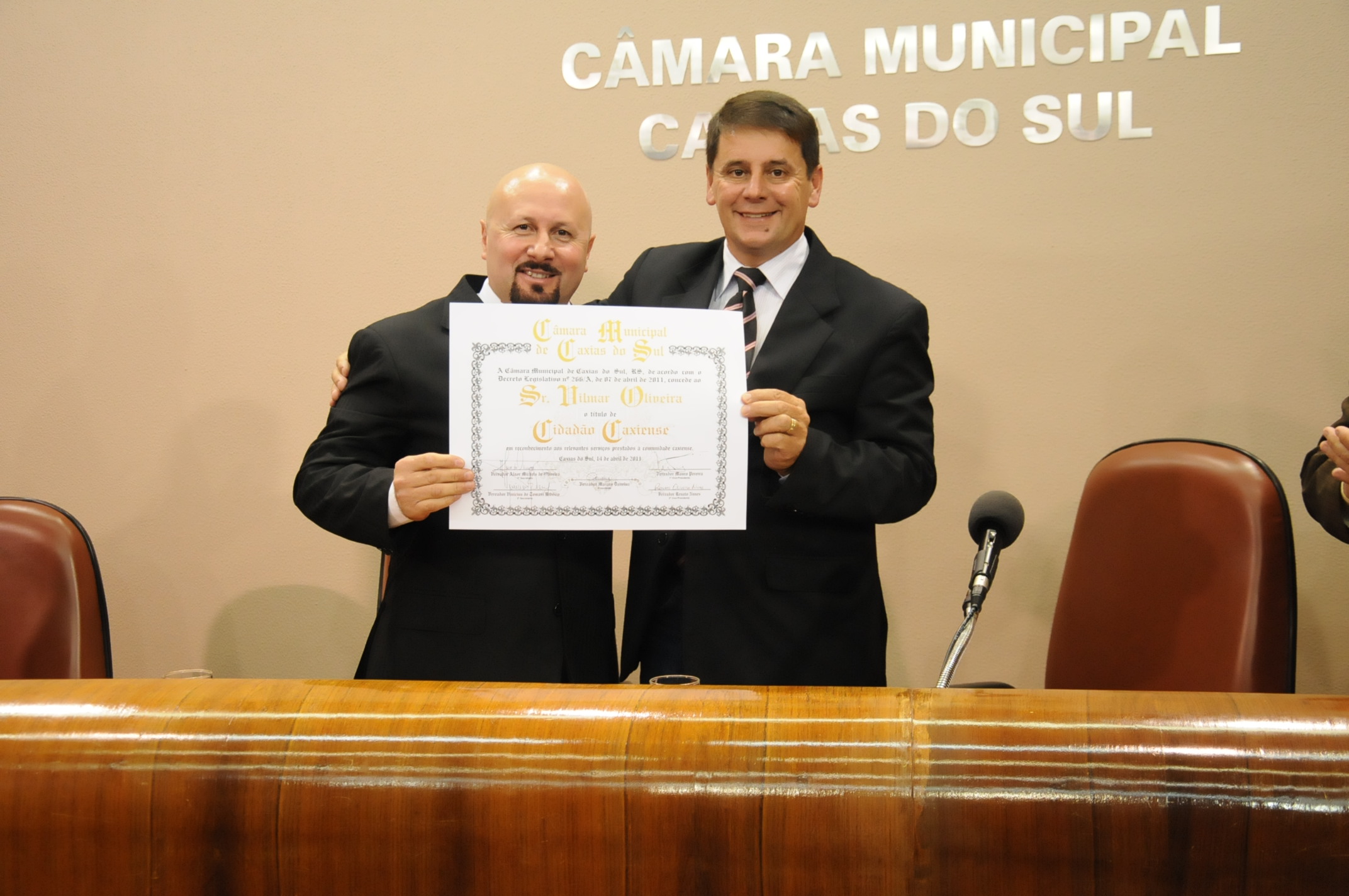 Título de Cidadão Caxiense é entregue a Vilmar Oliveira