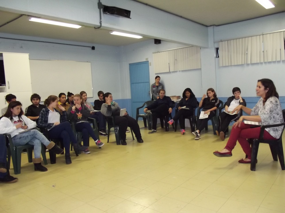 Denise Pessôa organiza vídeo debate sobre o filme “Gênero, mentiras e videotape” na Escola Melvin Jones