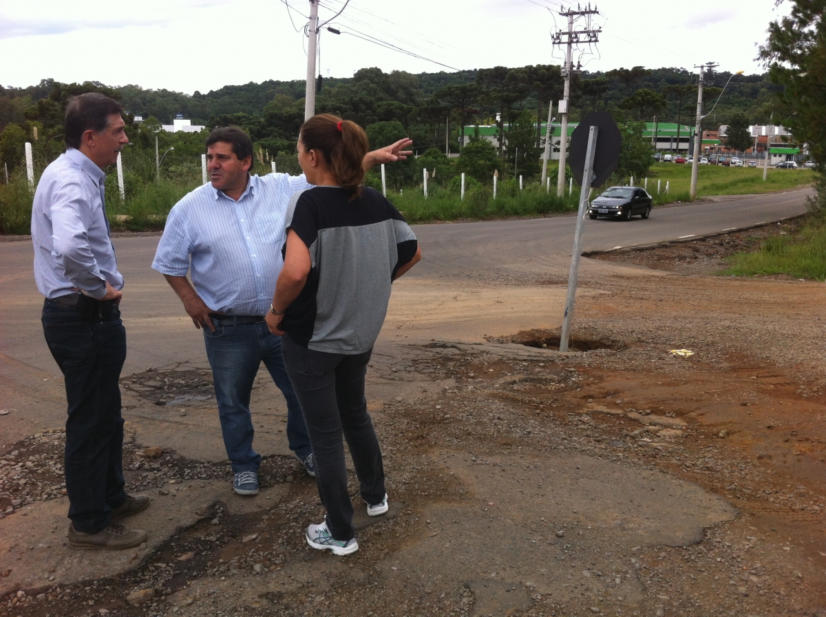Moradores pedem pavimentação de importante rua no bairro Santa Lúcia 