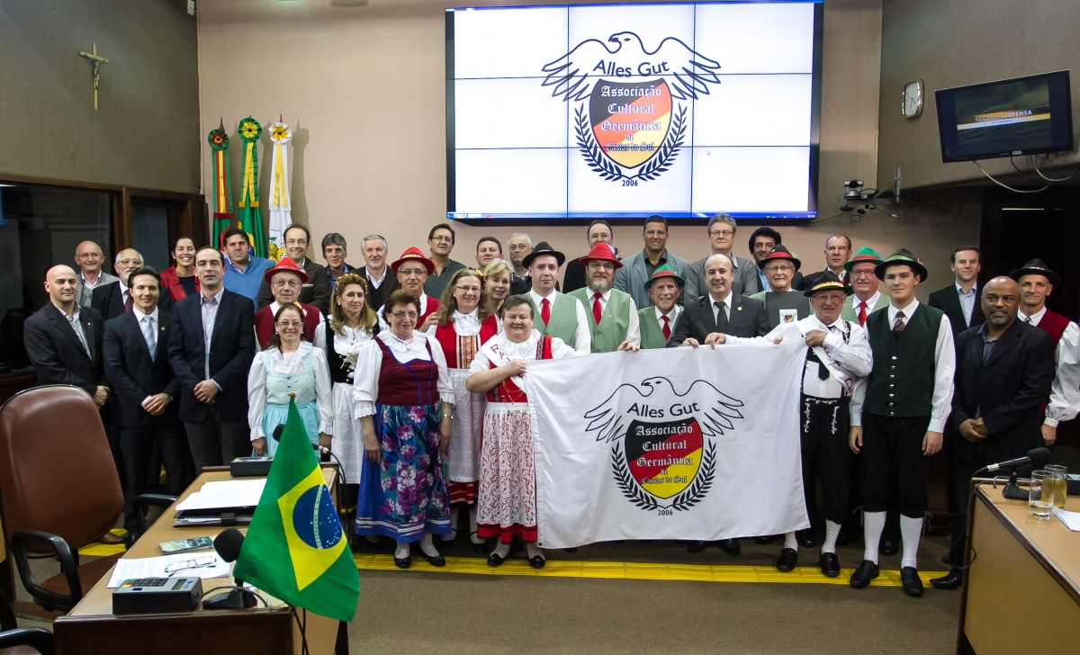 Integrantes da Associação Cultural Germânica de Caxias lembram os 190 anos da imigração alemã no Rio Grande do Sul
