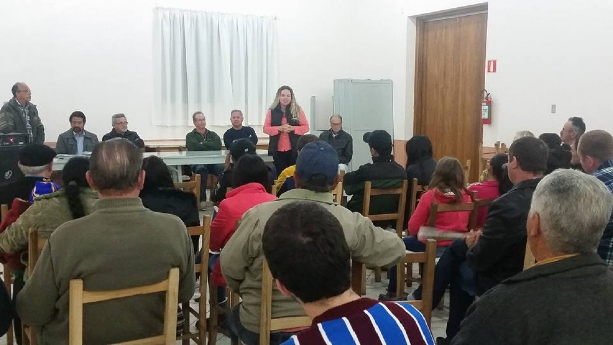 Vereadora Daiane Mello visita Ana Rech e participa de reunião do Orçamento Comunitário