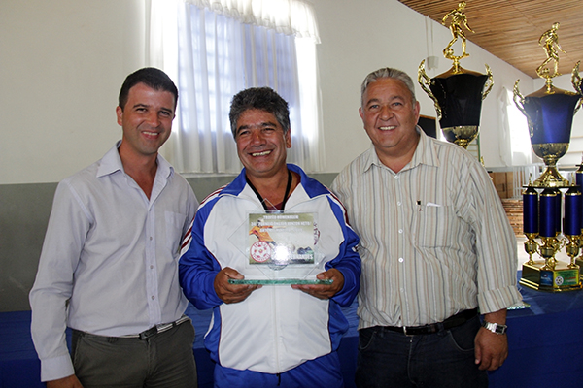 Vereador Neri, O Carteiro participa da premiação do 34º Torneio Ângelo Venzon Neto