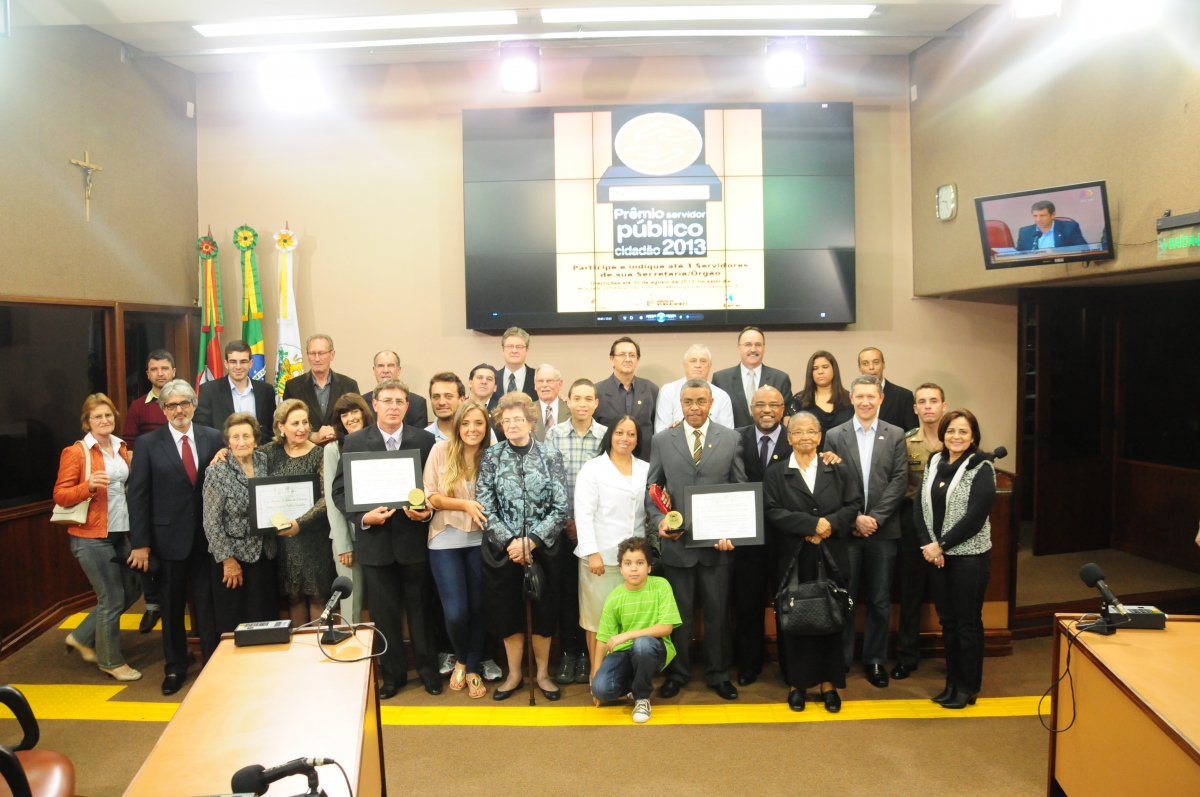 Prêmio Servidor Público Cidadão contempla três funcionários do municipalismo