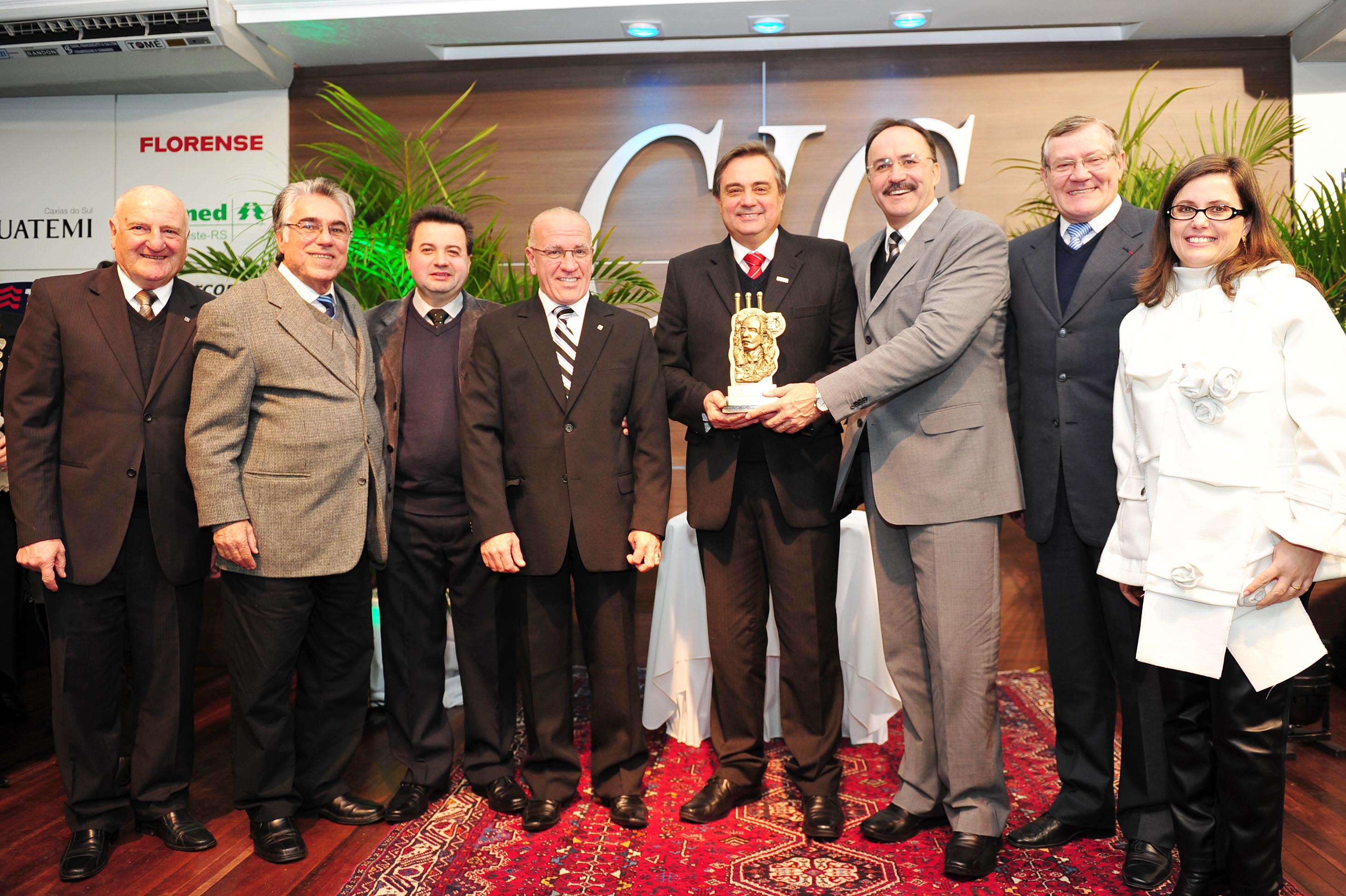 Mauro Pereira participa das homenagens aos 110 anos da CIC e da entrega do troféu Ítalo Victor Bersani
