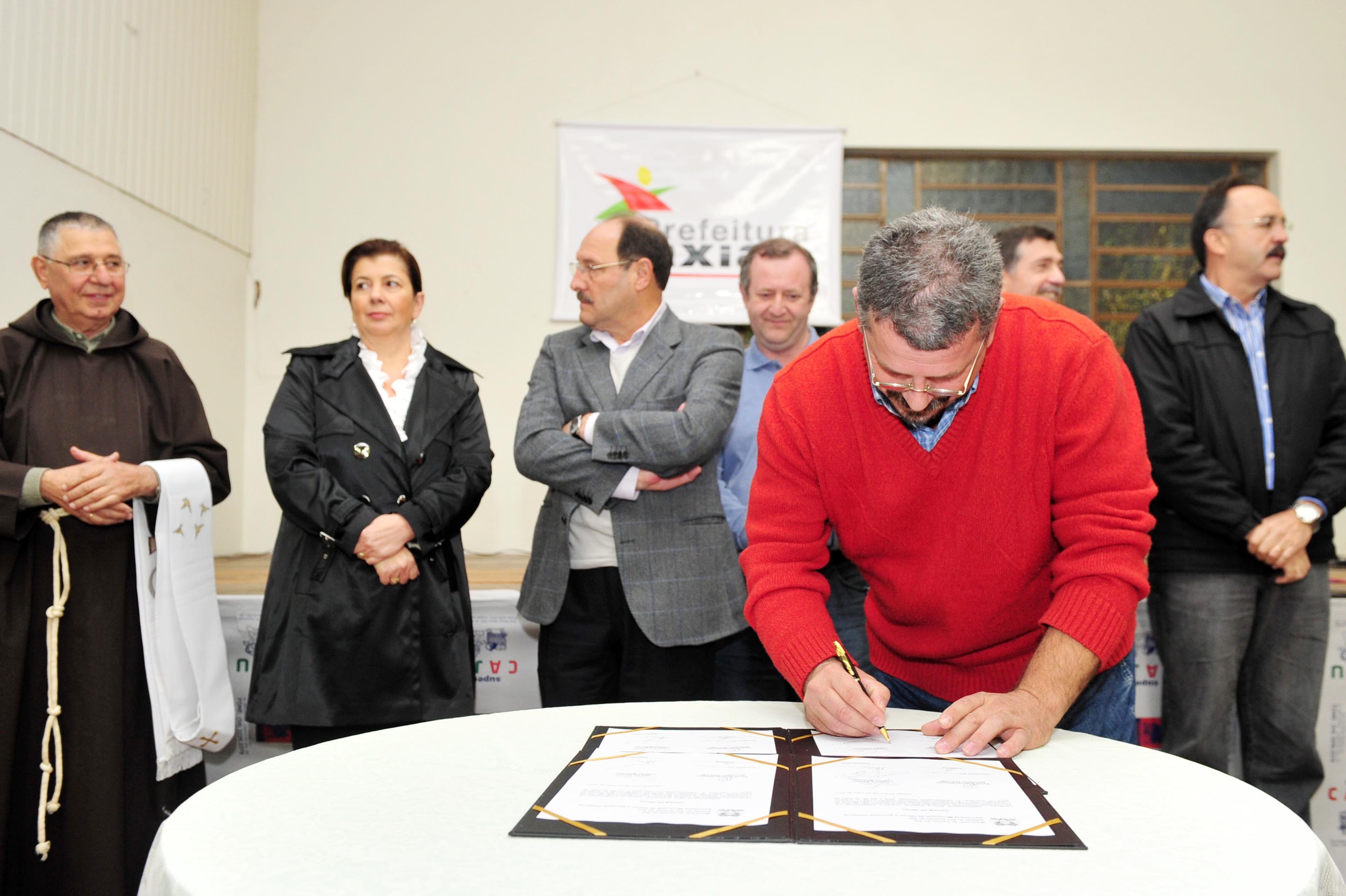 Dallegrave participa da assinatura de ordem de início para pavimentação asfáltica
